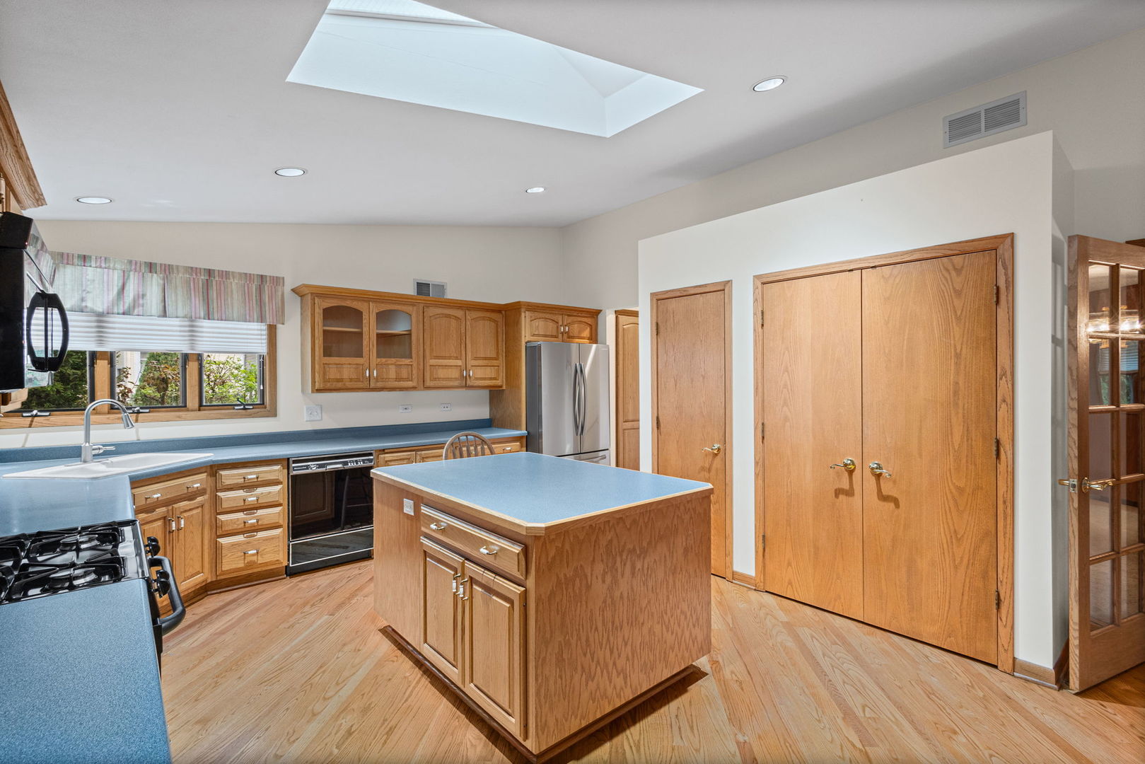 1026 Spafford Street Property Photo 7
