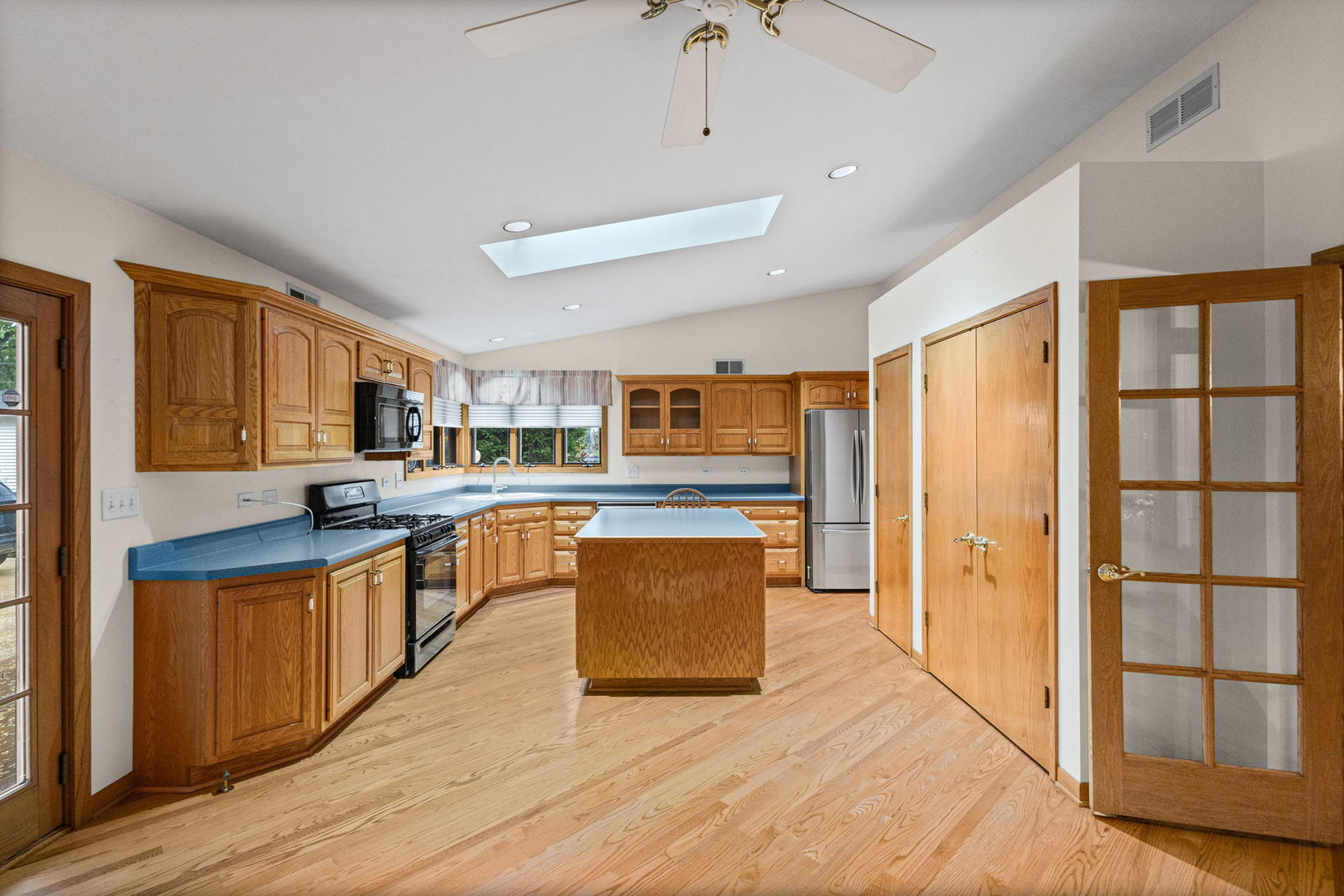 1026 Spafford Street Property Photo 8