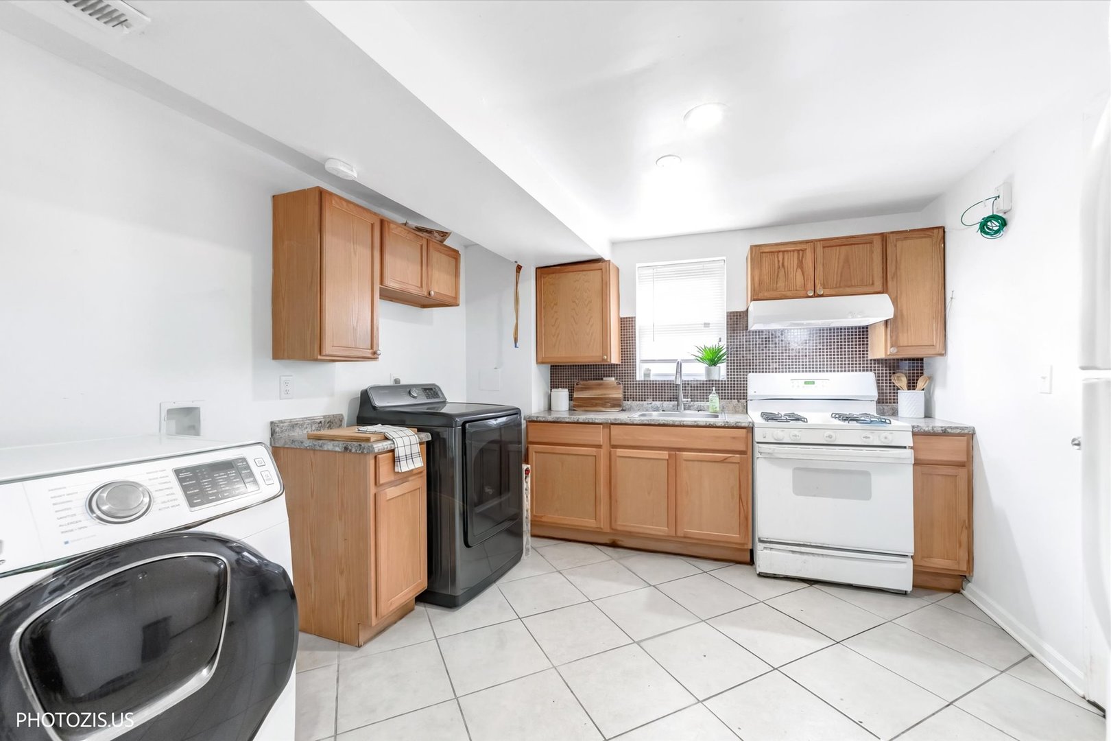 2238 N Lorel Avenue Property Photo 4