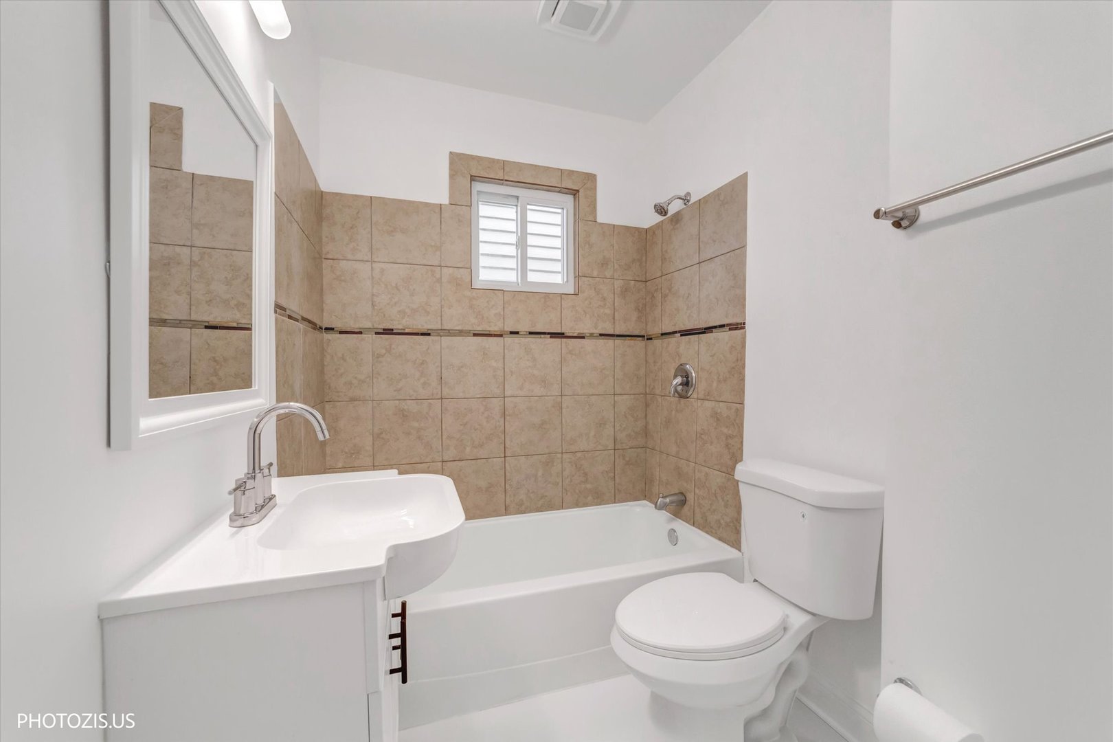 2238 N Lorel Avenue Property Photo 19