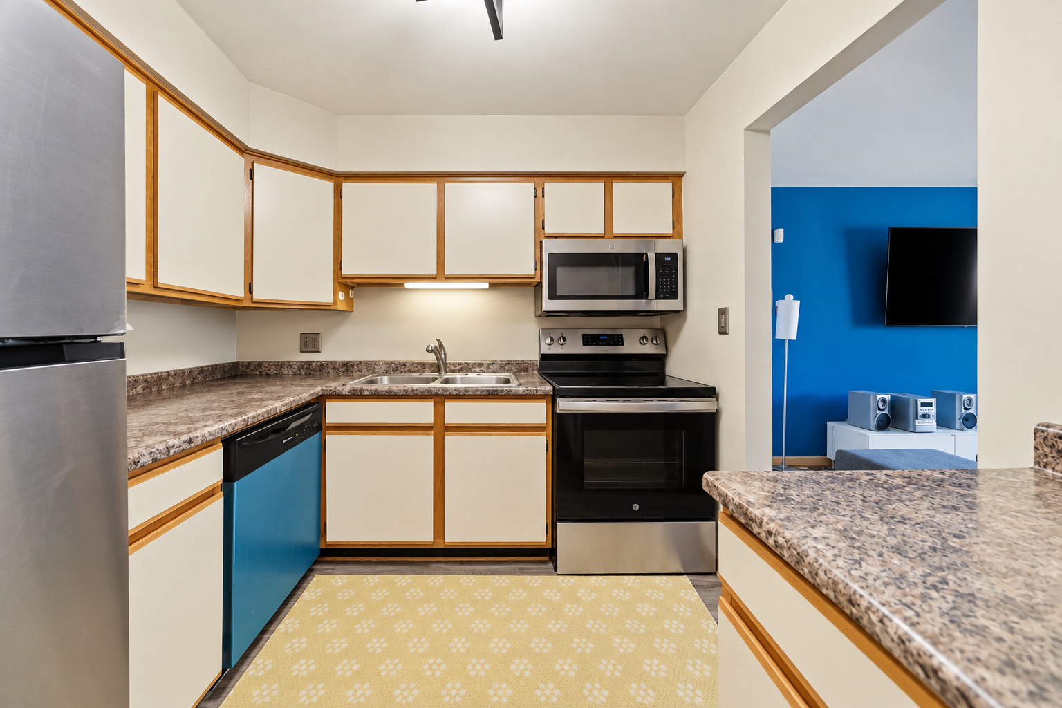 1900 Canal Street 2d Property Photo 7