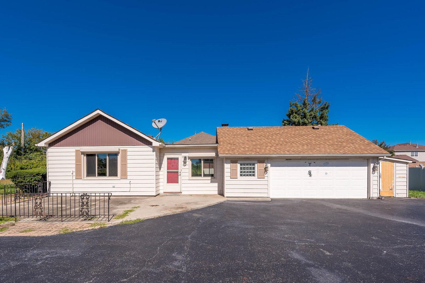 20185 Torrence Avenue Property Photo 2