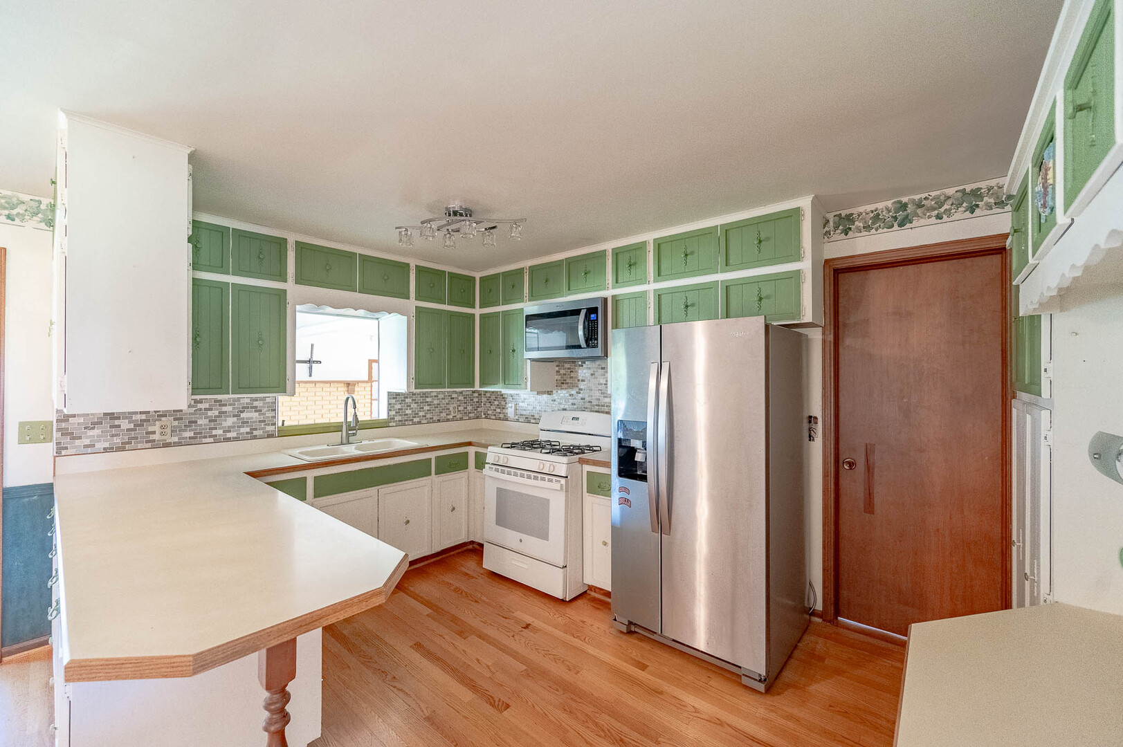 20185 Torrence Avenue Property Photo 7
