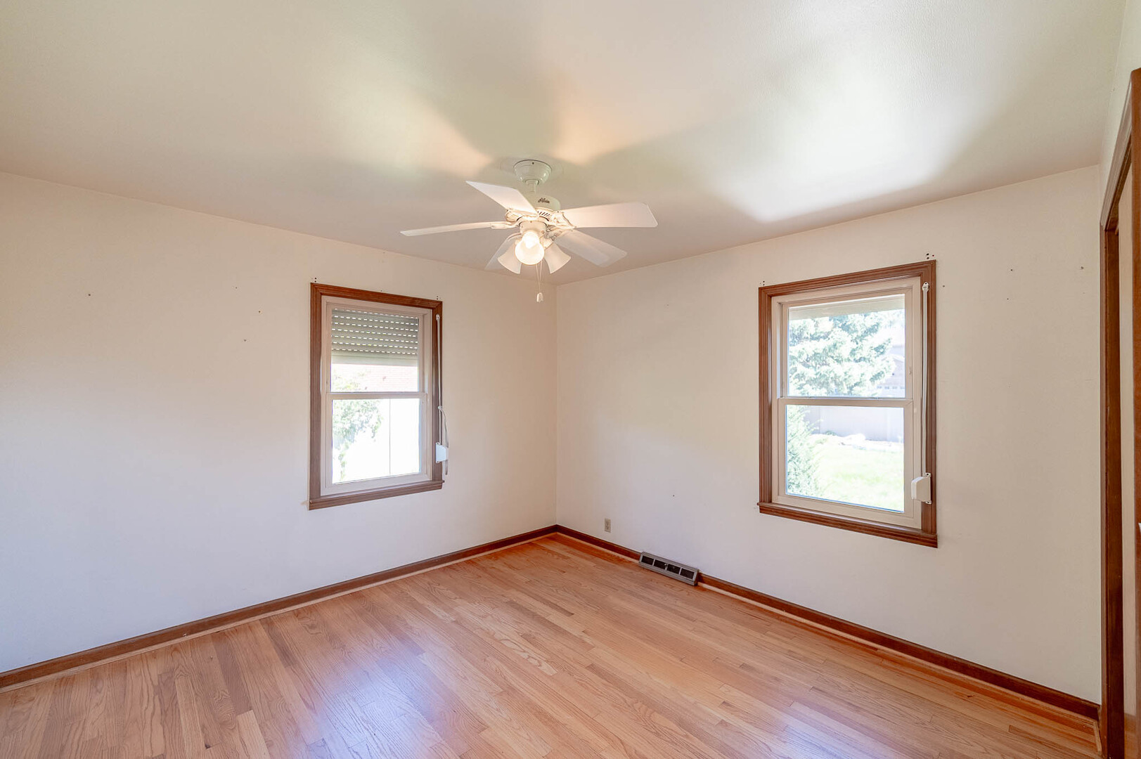 20185 Torrence Avenue Property Photo 8