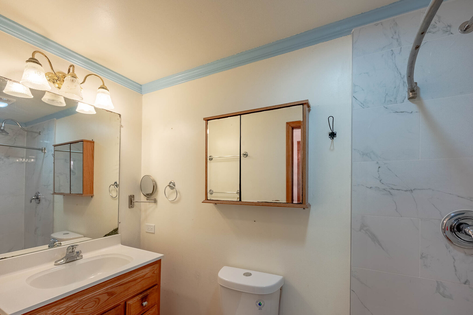 20185 Torrence Avenue Property Photo 12