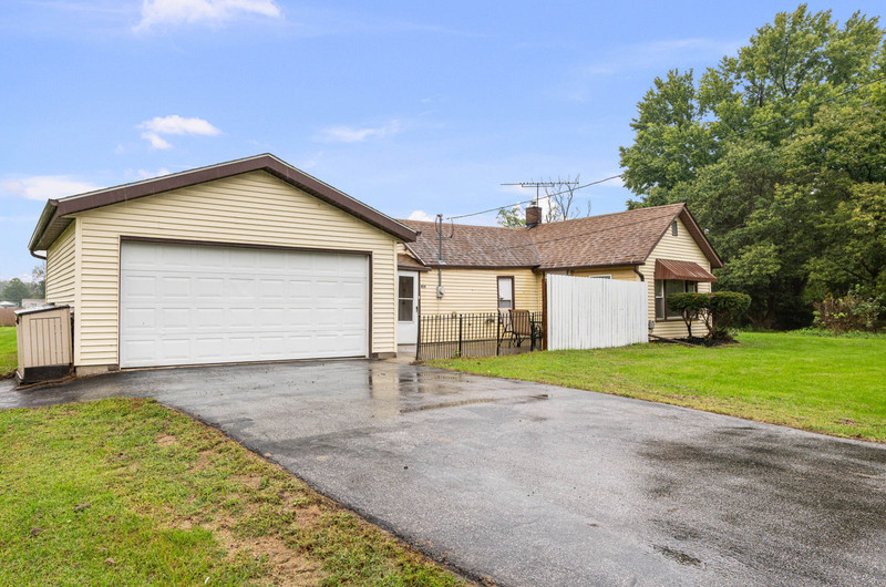 454 Docia Street Property Photo 2