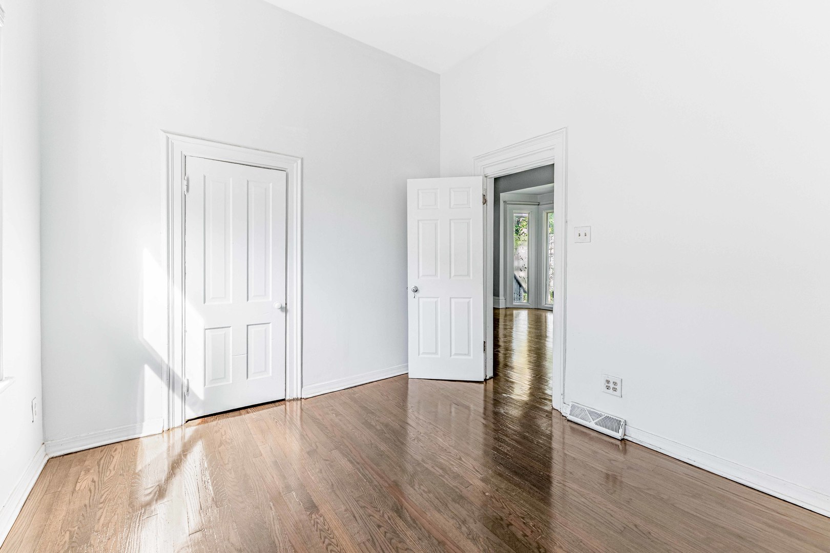 2520 Walnut Street Property Photo 13
