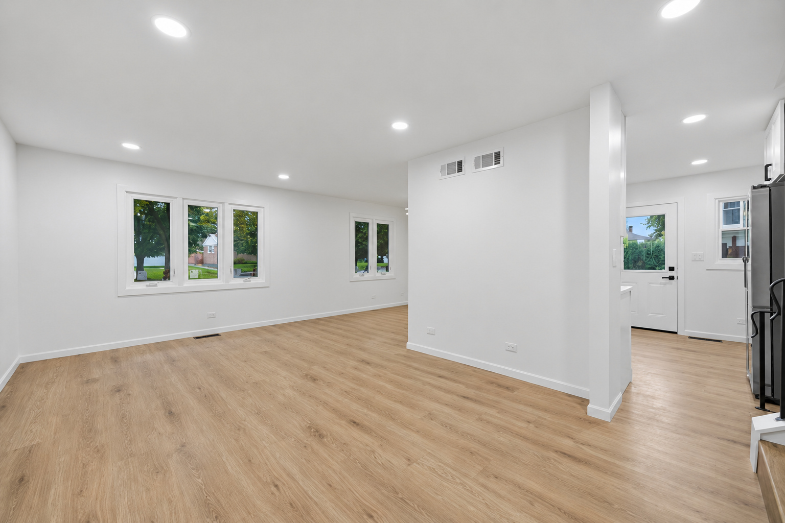 340 S Addison Avenue Property Photo 2