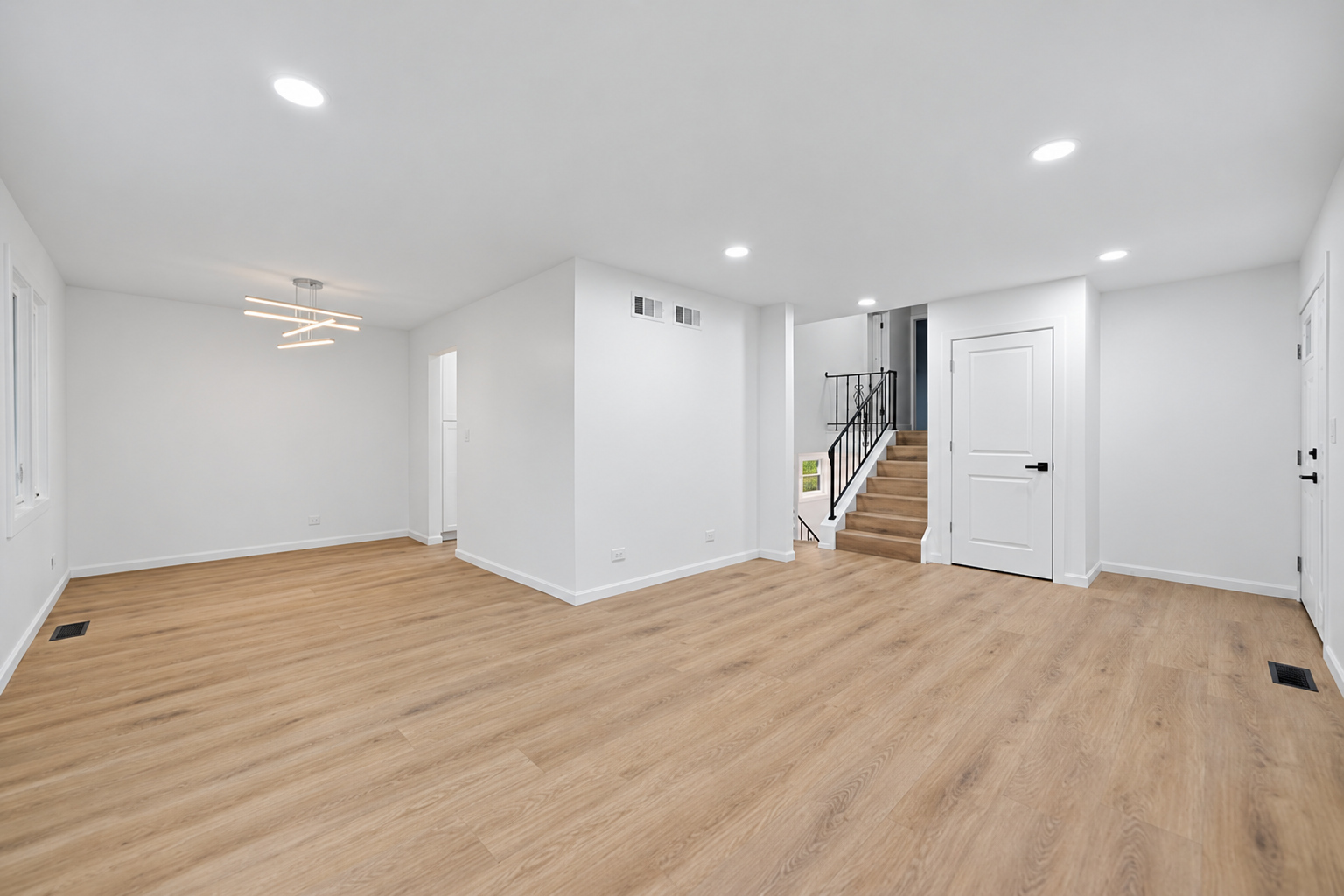 340 S Addison Avenue Property Photo 3