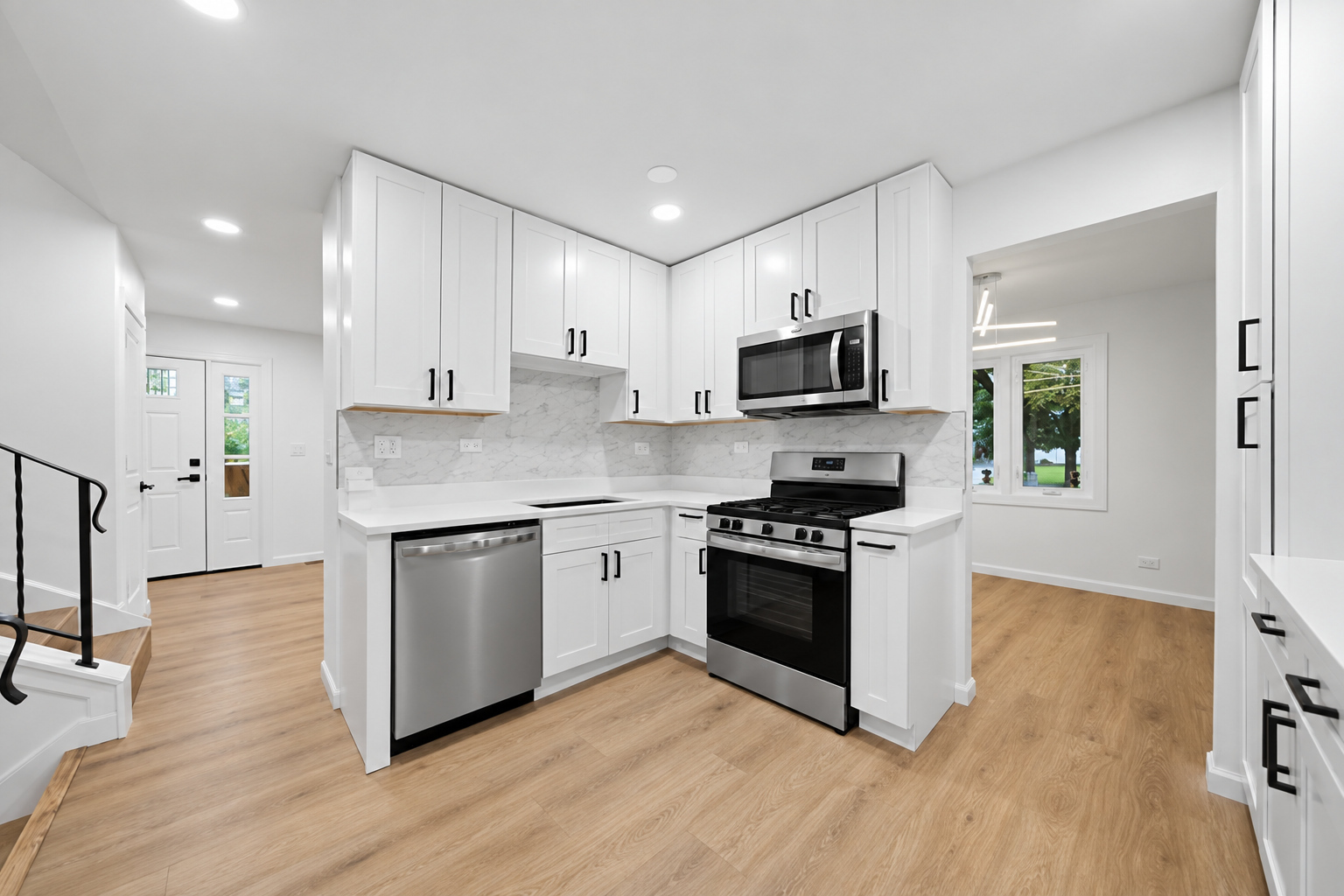 340 S Addison Avenue Property Photo 4