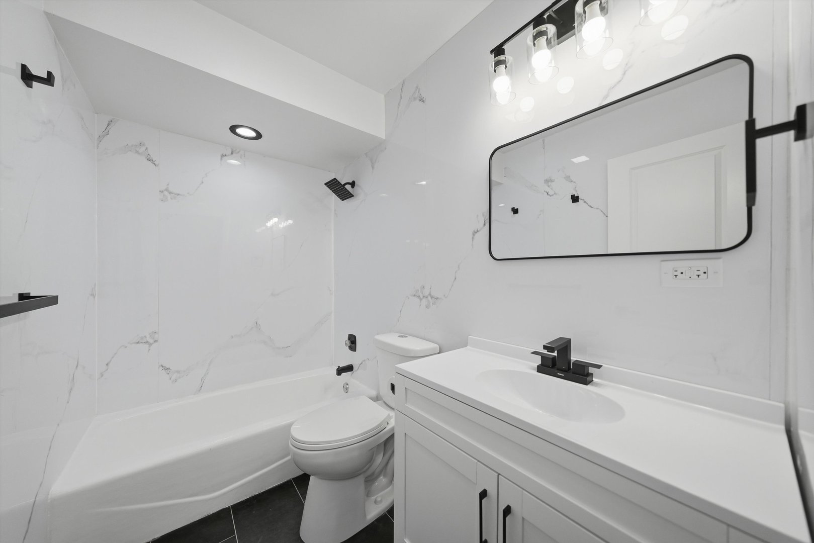 340 S Addison Avenue Property Photo 8