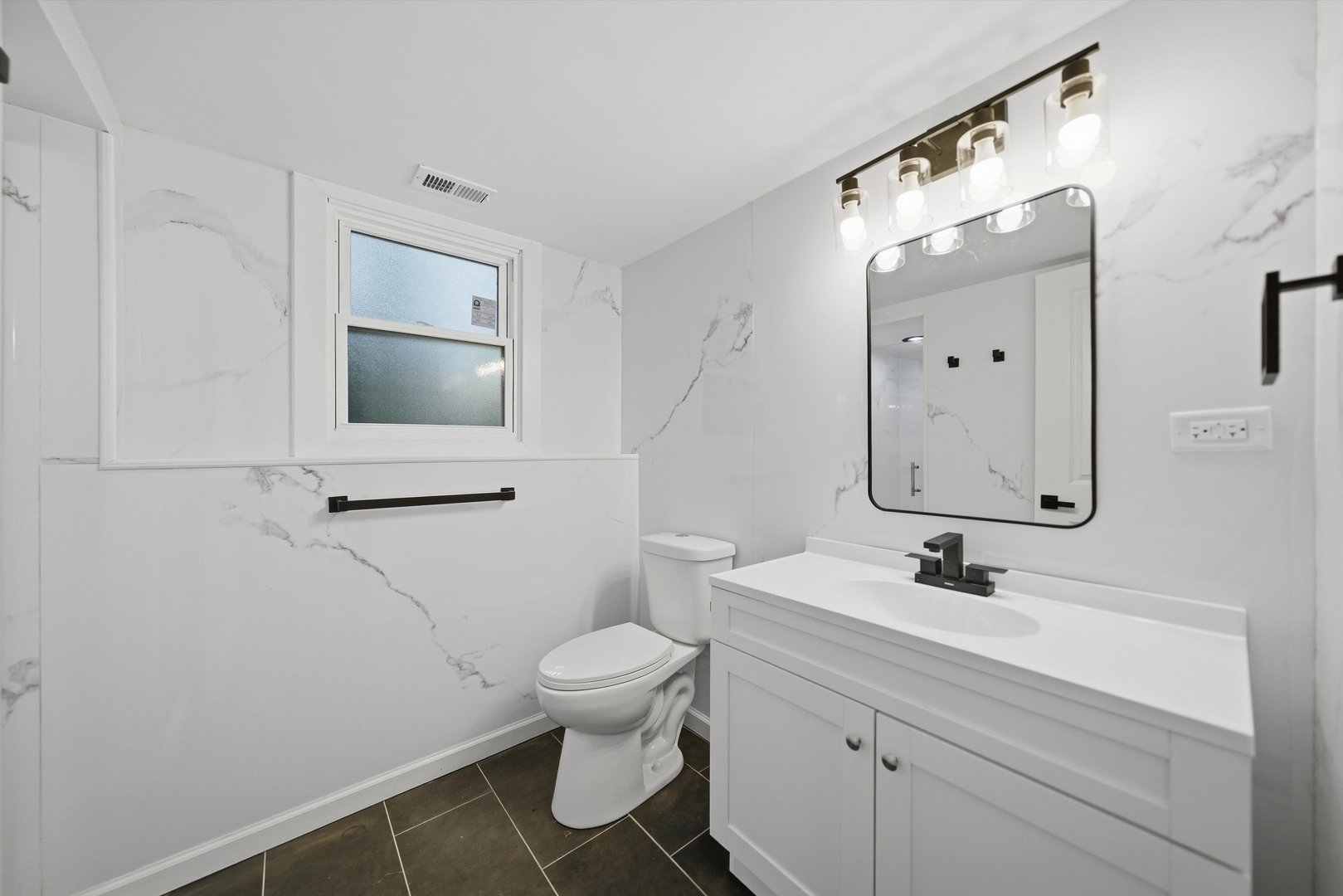 340 S Addison Avenue Property Photo 11