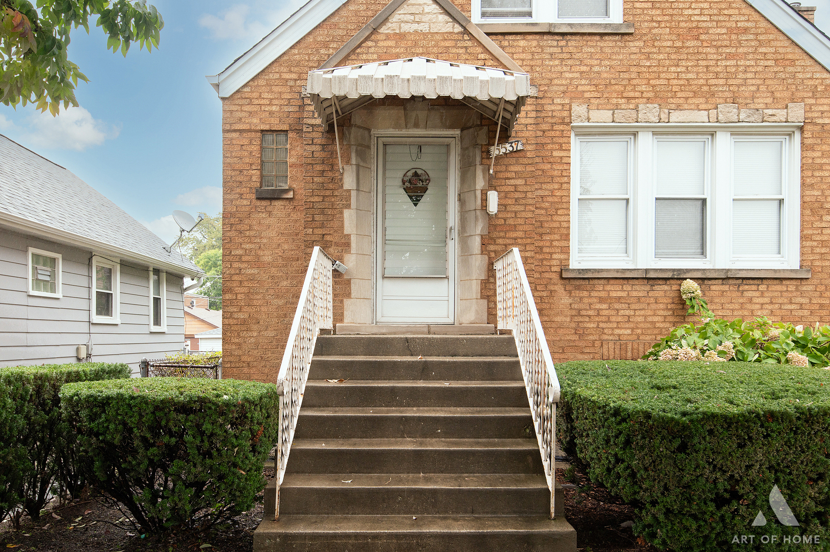5537 S Normandy Avenue Property Photo 3