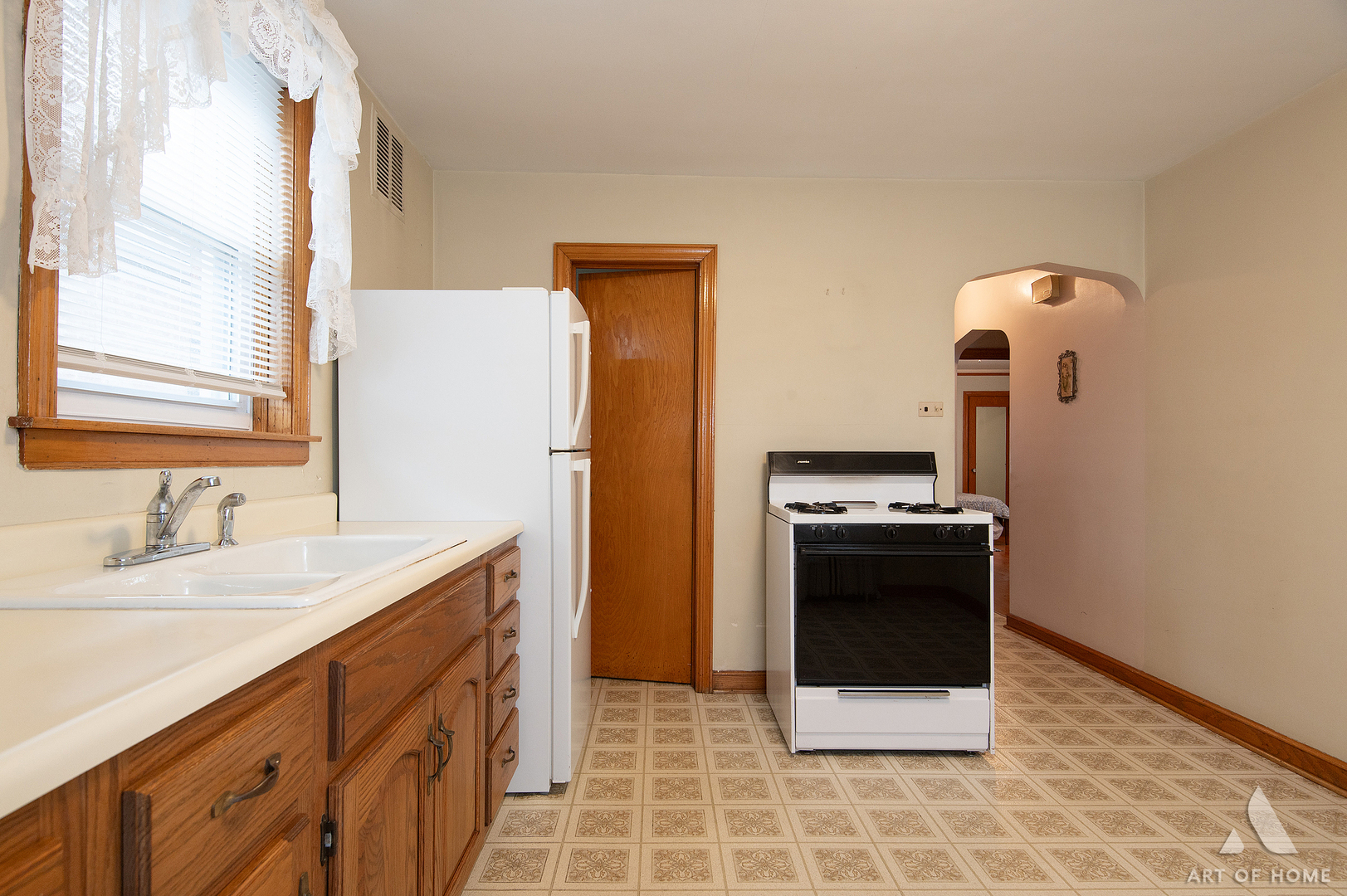 5537 S Normandy Avenue Property Photo 8