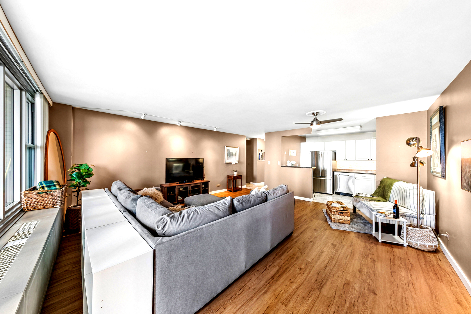 400 E Randolph Street 1223 Property Photo 5