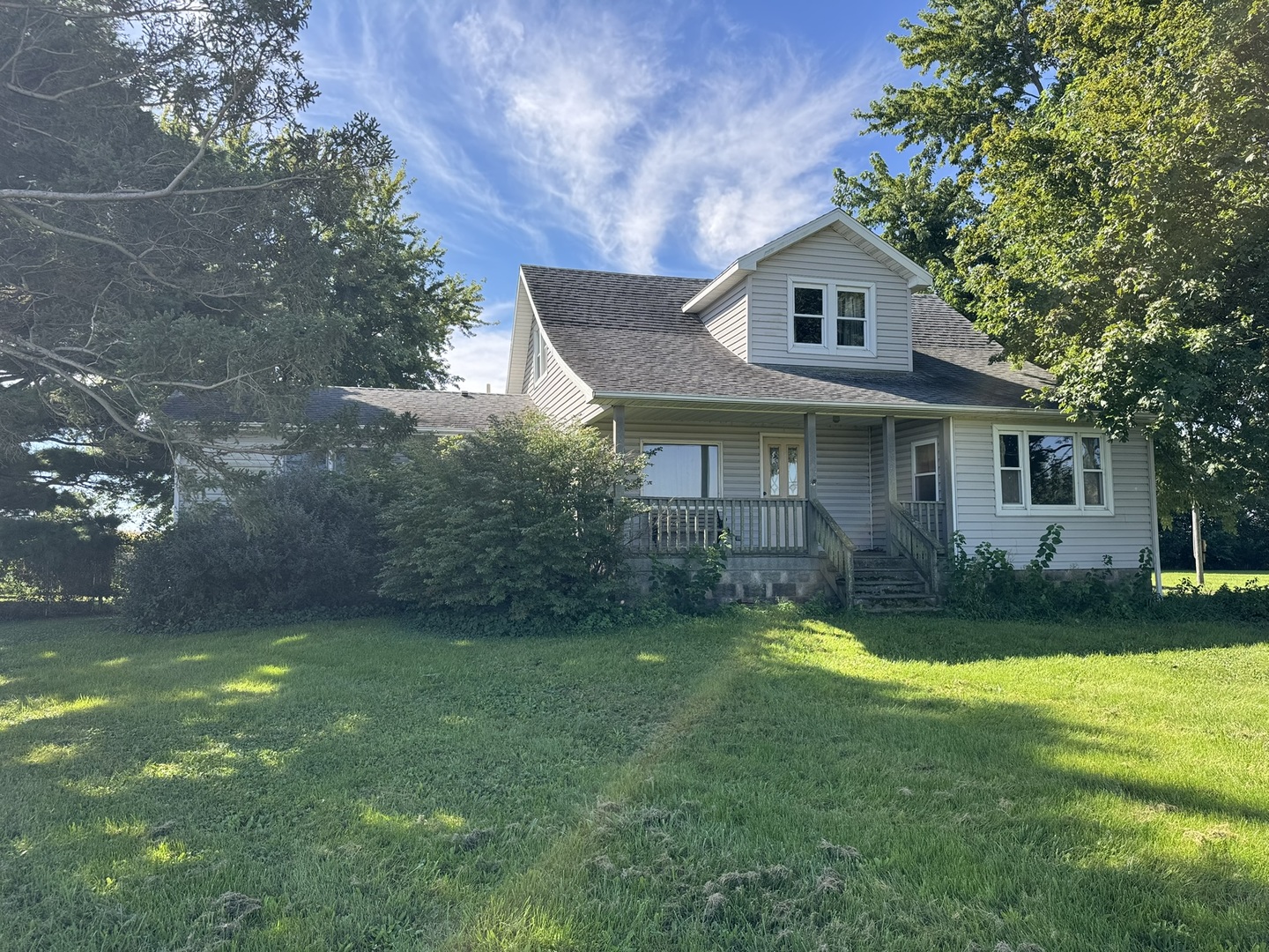 423 E 300n Road Property Photo 1