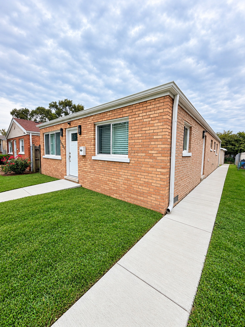 14733 Maplewood Avenue Property Photo 2