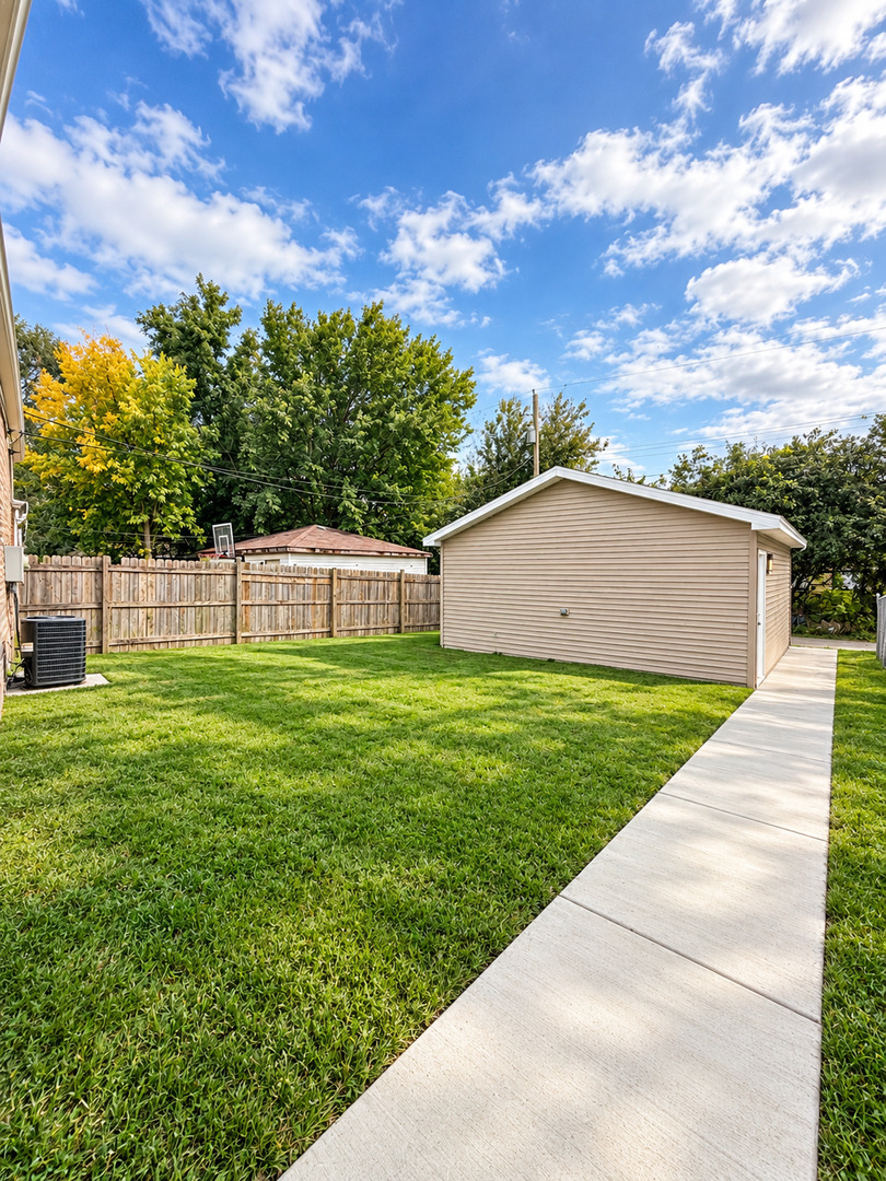 14733 Maplewood Avenue Property Photo 16
