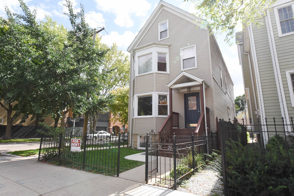 2101 W Montrose Avenue 2 Property Photo 1