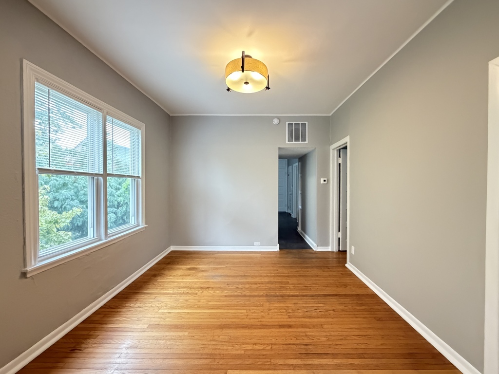 2101 W Montrose Avenue 2 Property Photo 10
