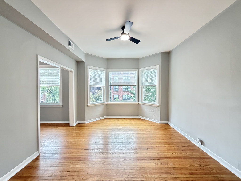 2101 W Montrose Avenue 2 Property Photo 11