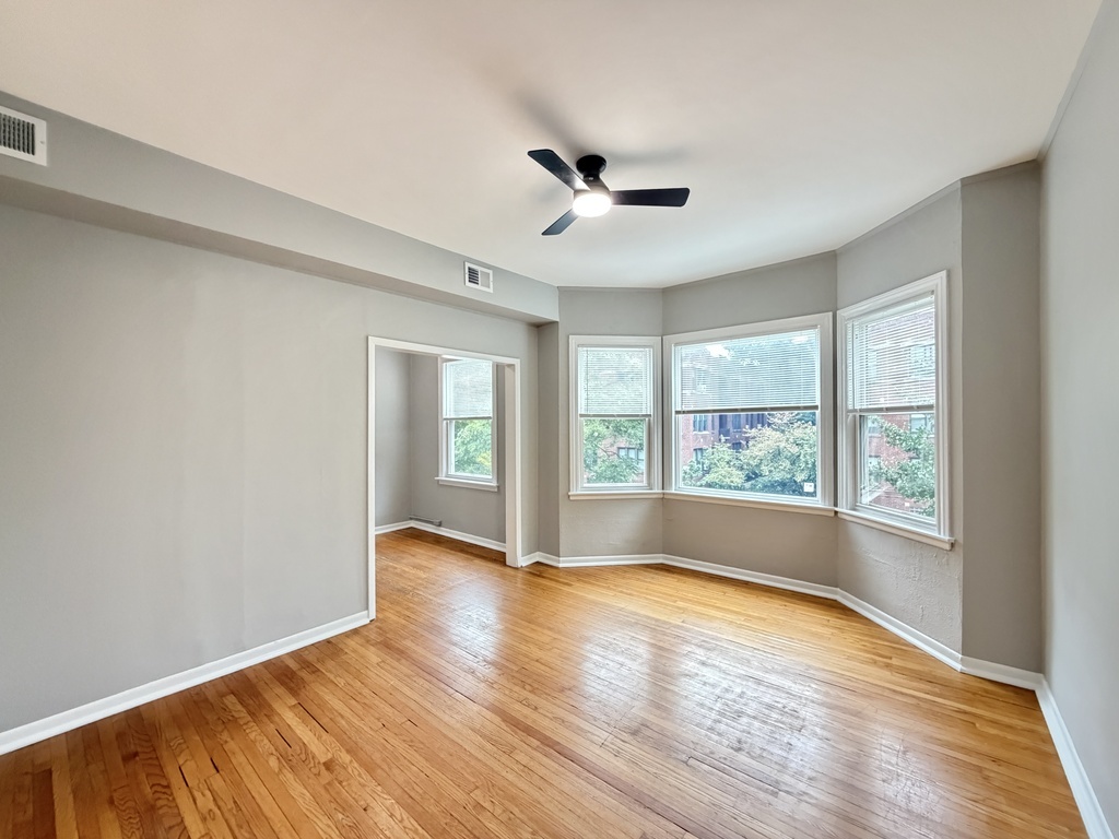 2101 W Montrose Avenue 2 Property Photo 12