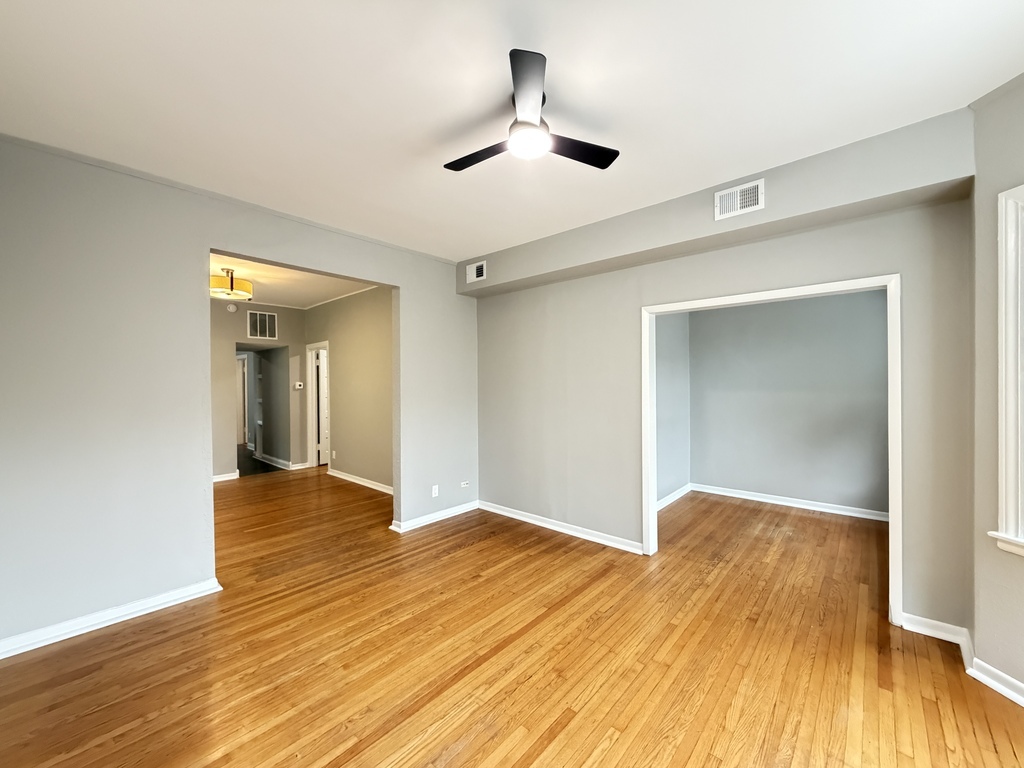 2101 W Montrose Avenue 2 Property Photo 13