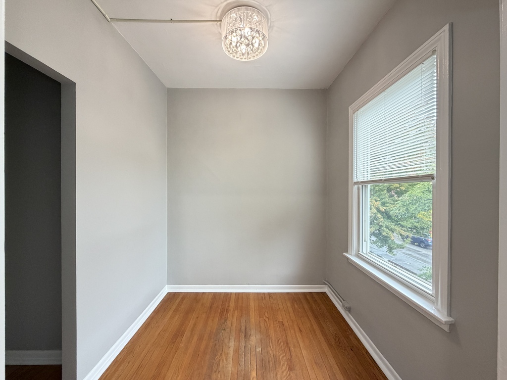 2101 W Montrose Avenue 2 Property Photo 14