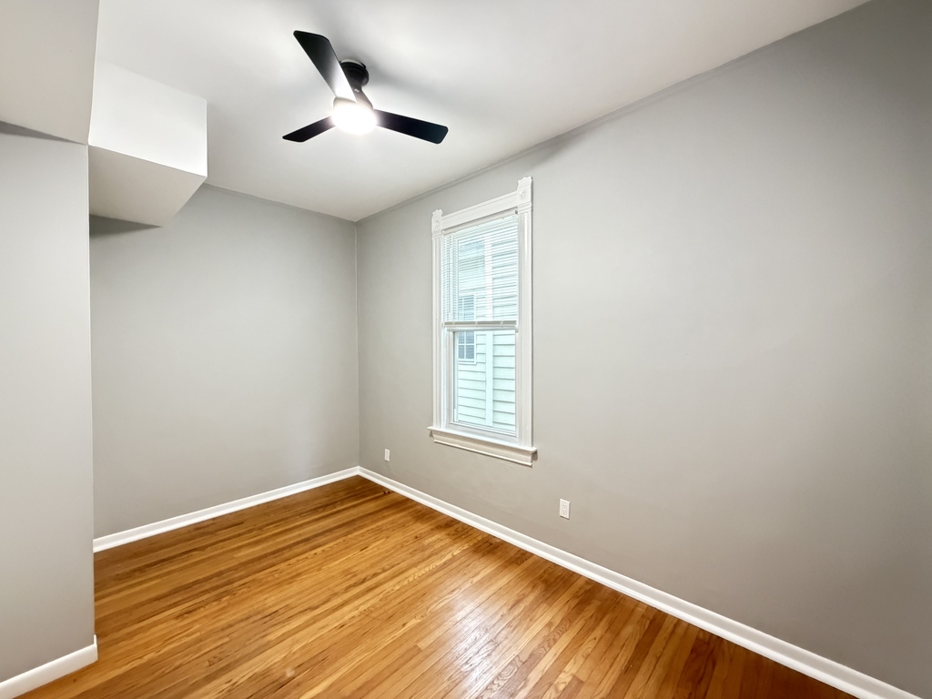 2101 W Montrose Avenue 2 Property Photo 15