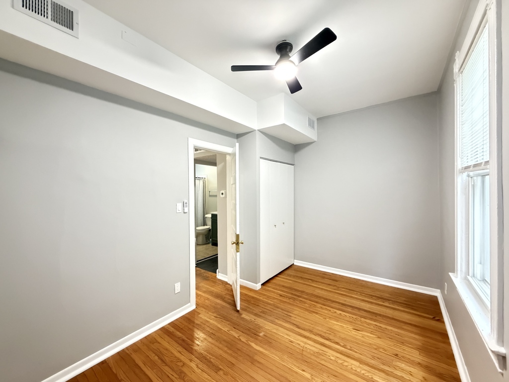 2101 W Montrose Avenue 2 Property Photo 16