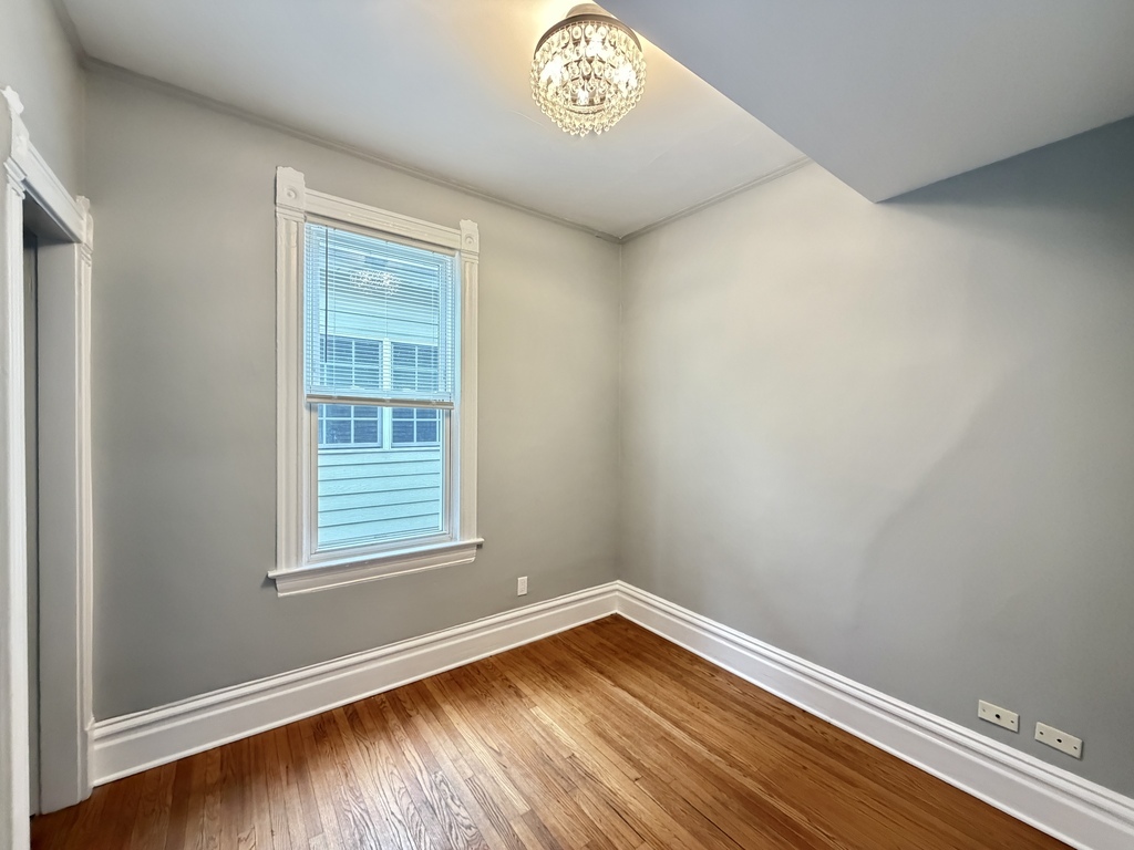2101 W Montrose Avenue 2 Property Photo 17