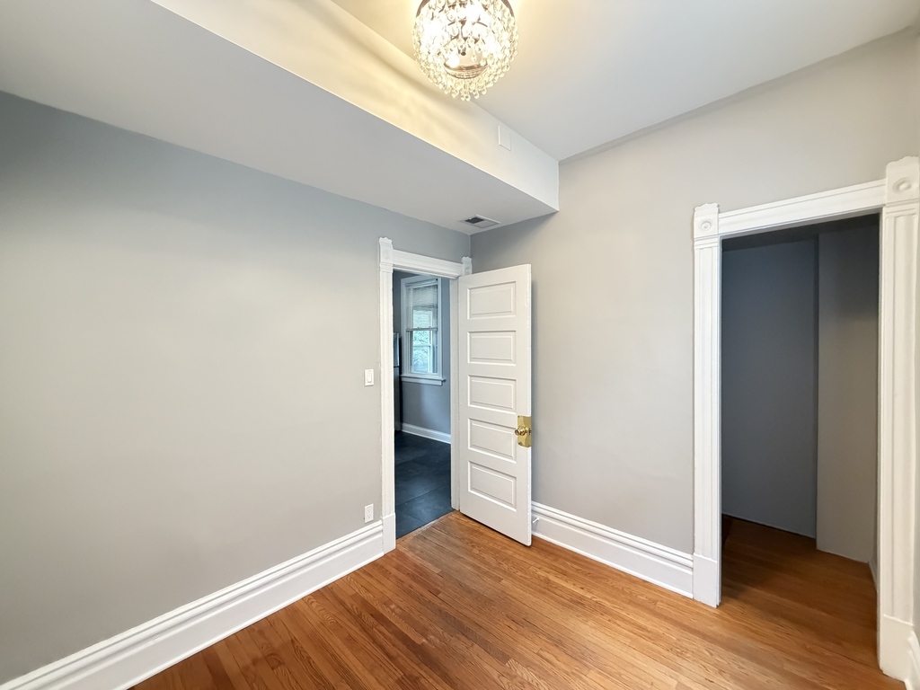 2101 W Montrose Avenue 2 Property Photo 18