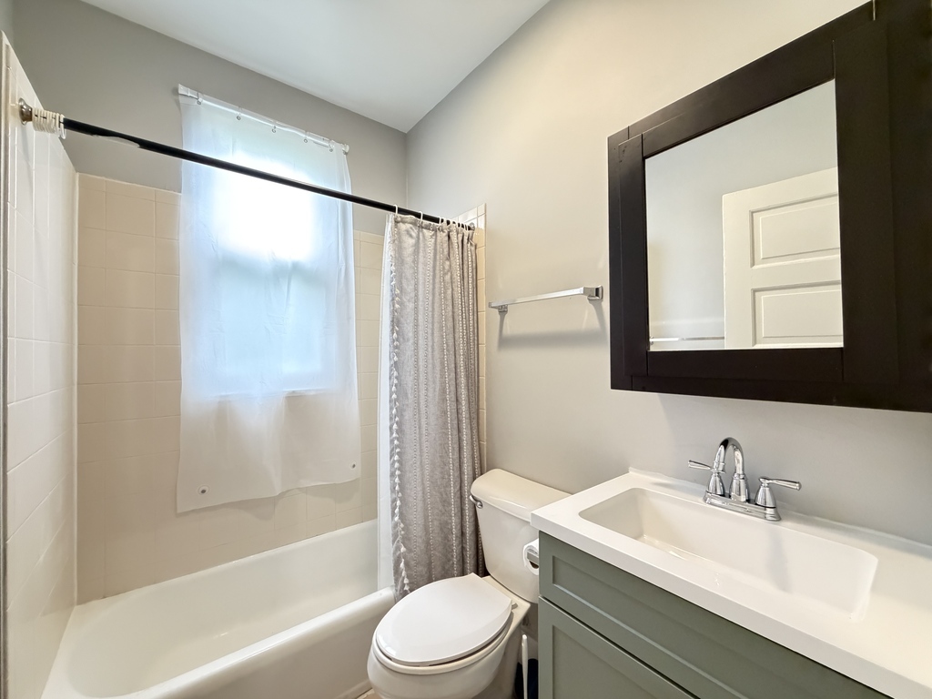 2101 W Montrose Avenue 2 Property Photo 19