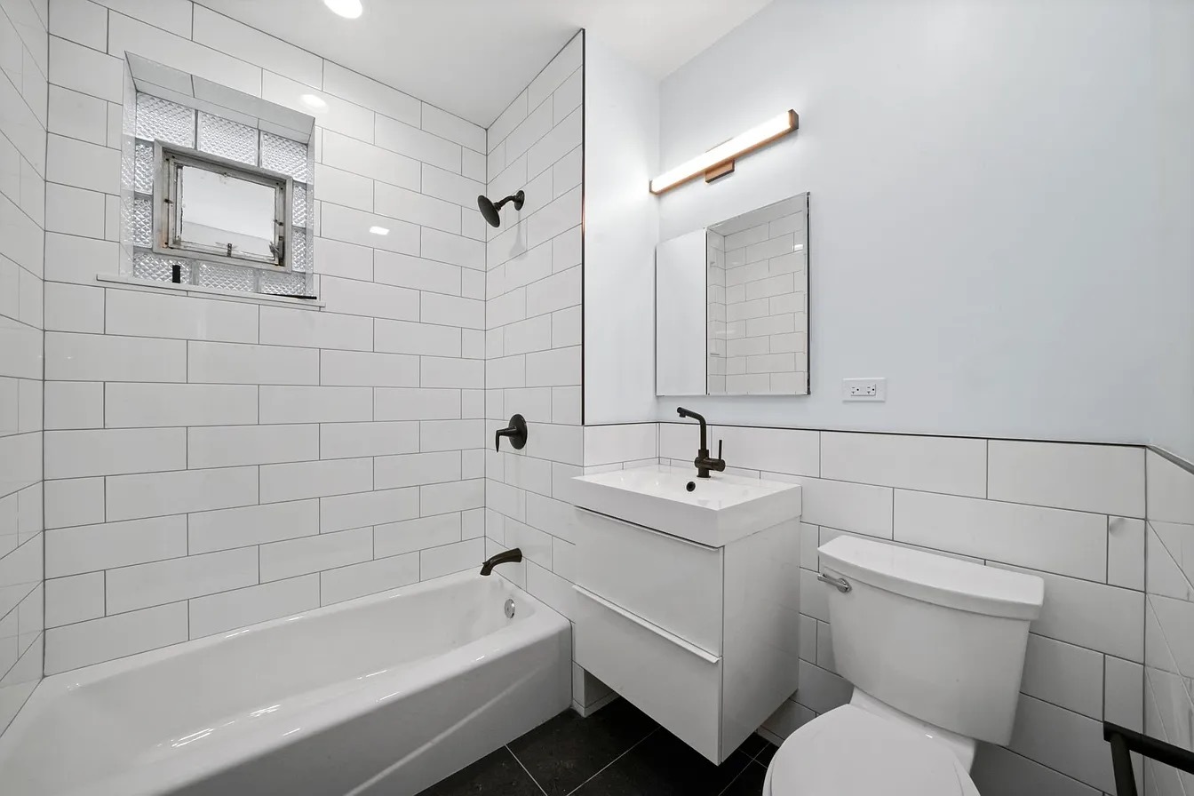 2642 N Sacramento Avenue 2 Property Photo 5