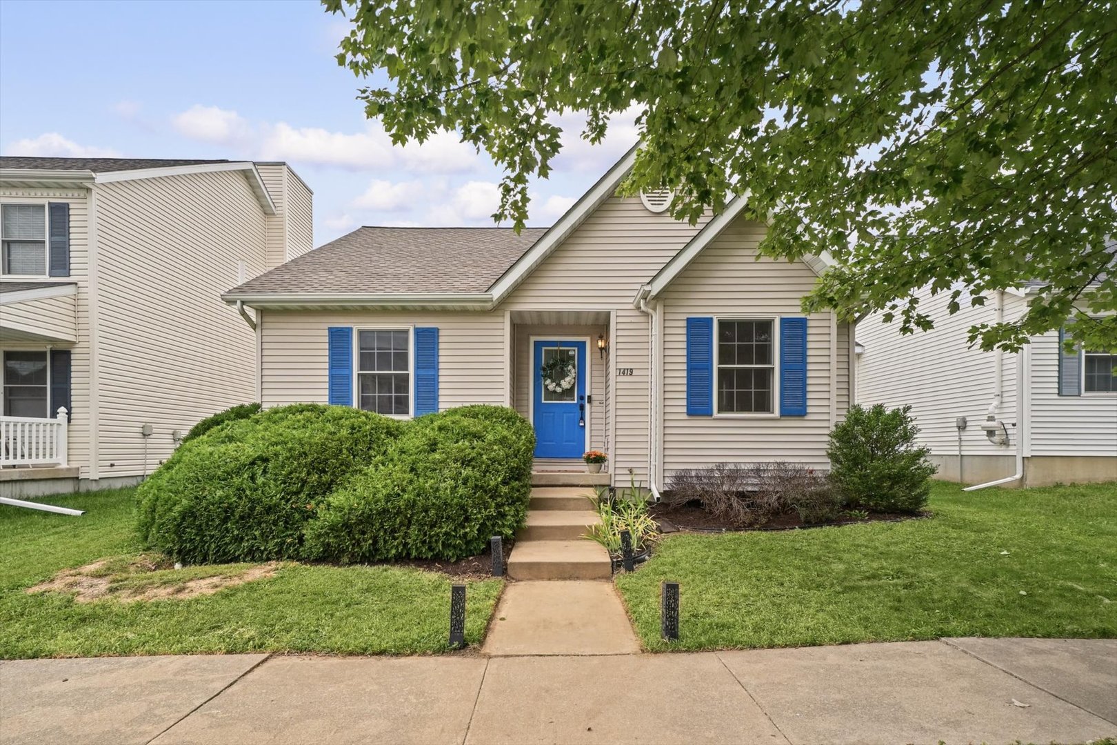 1419 S Smith Road Property Photo 2