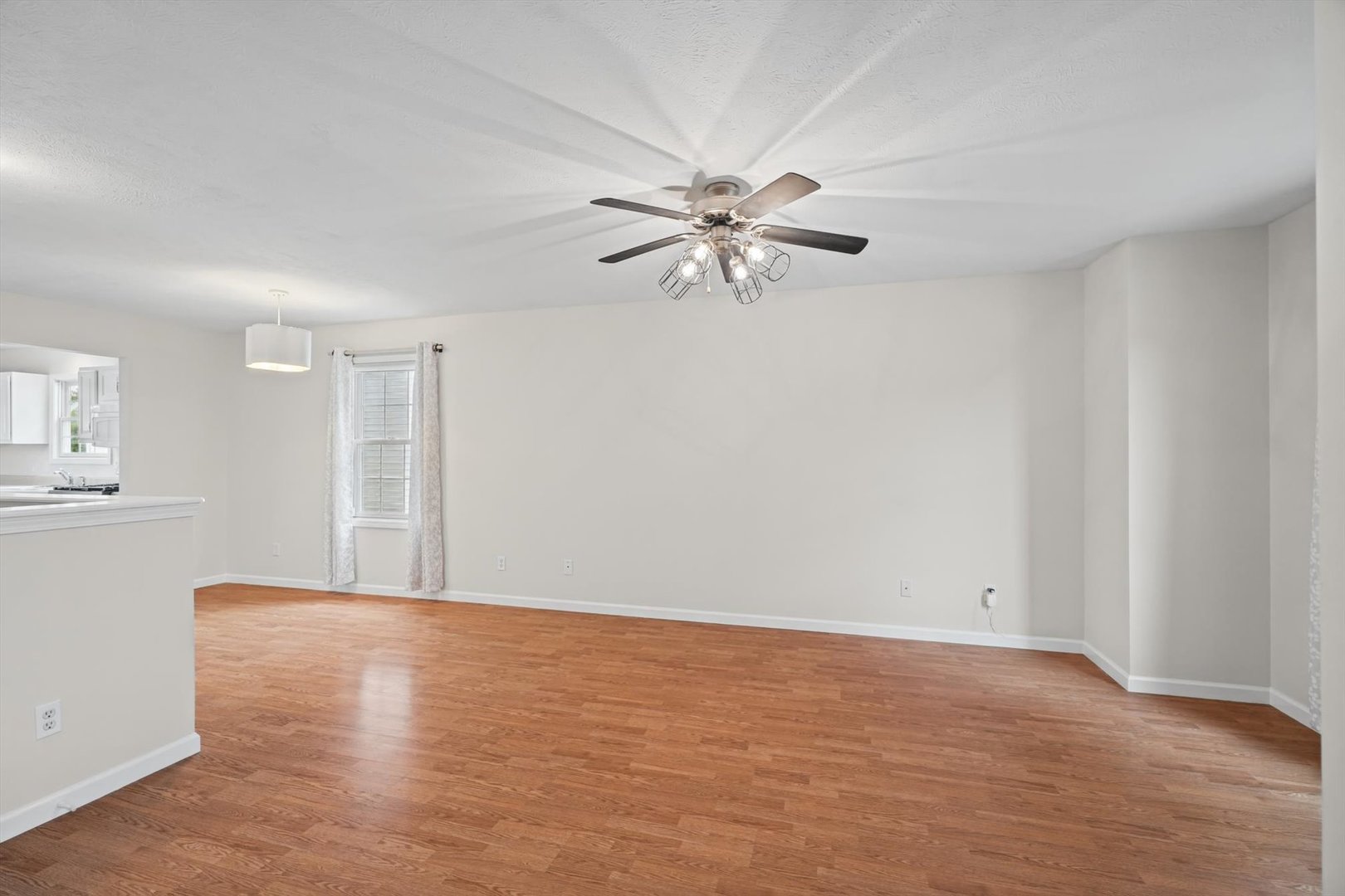 1419 S Smith Road Property Photo 13