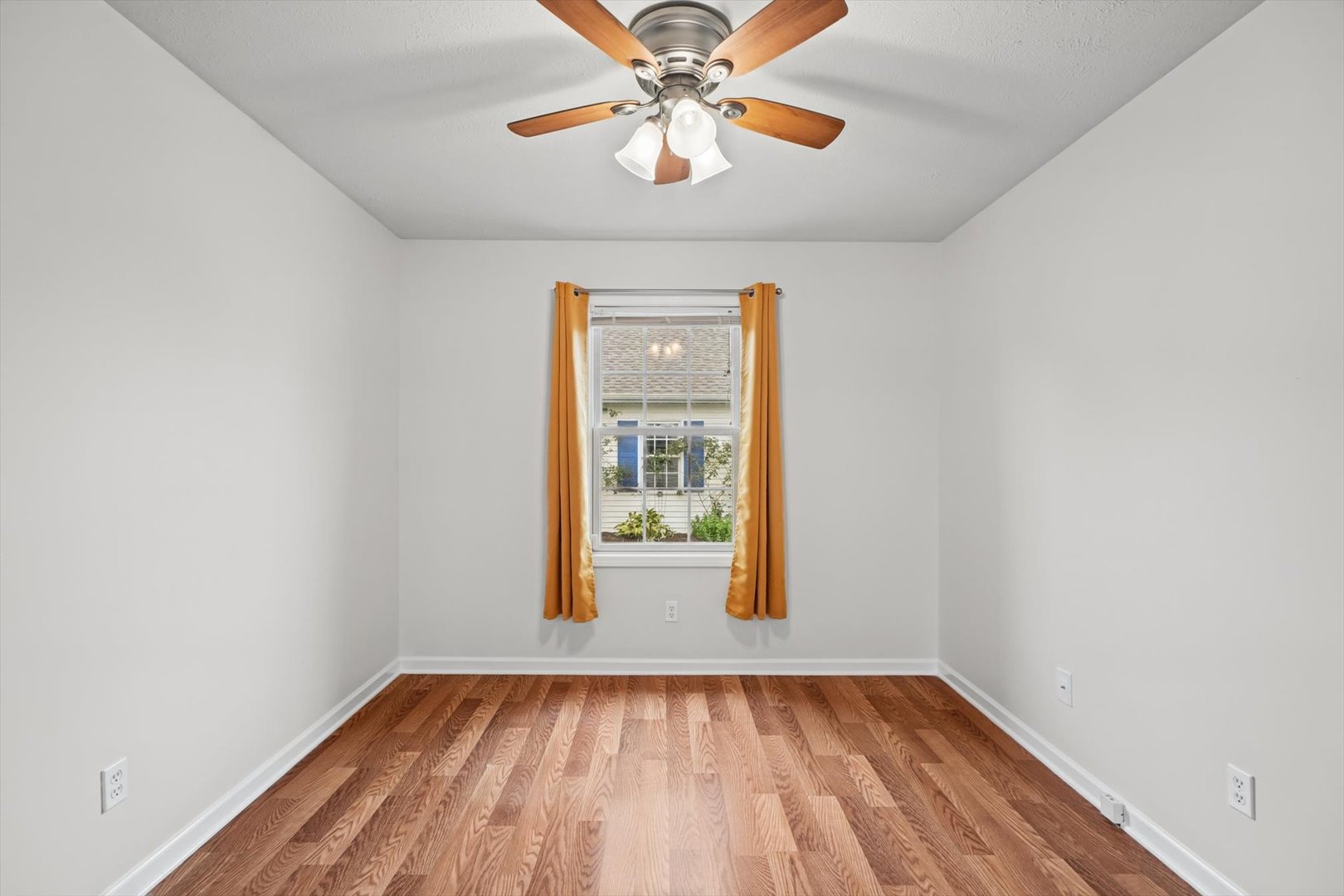 1419 S Smith Road Property Photo 34