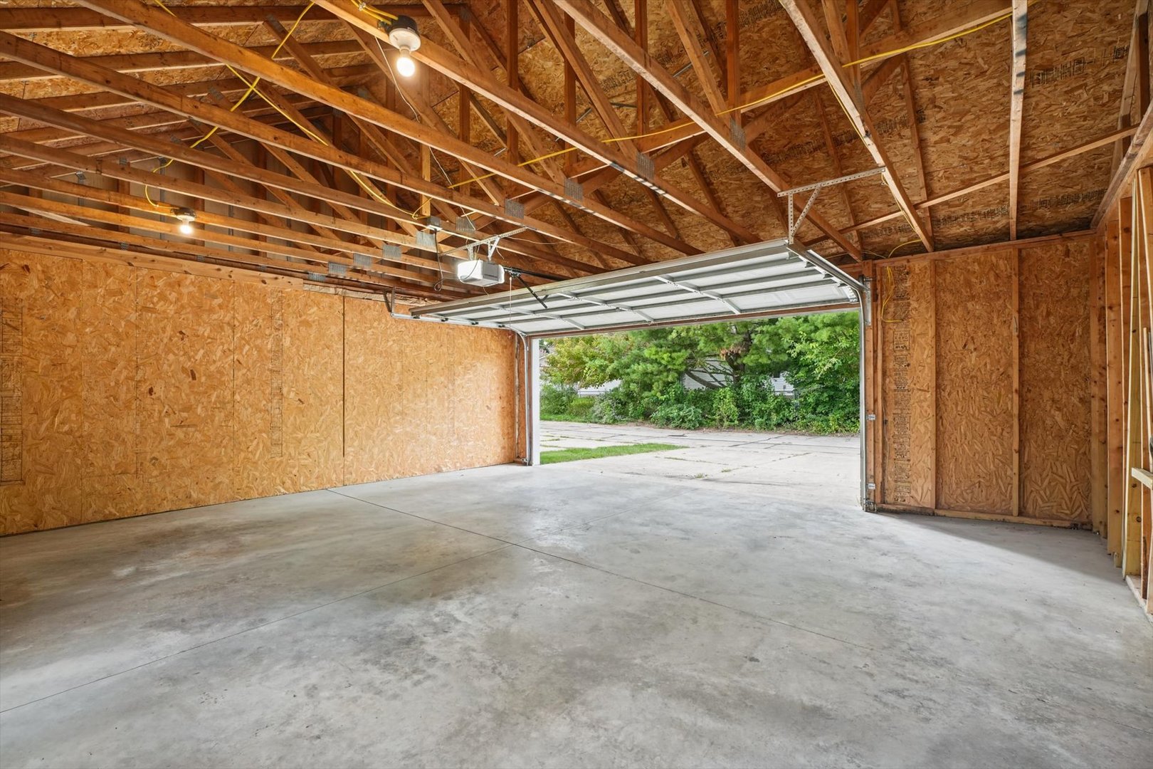 1419 S Smith Road Property Photo 47