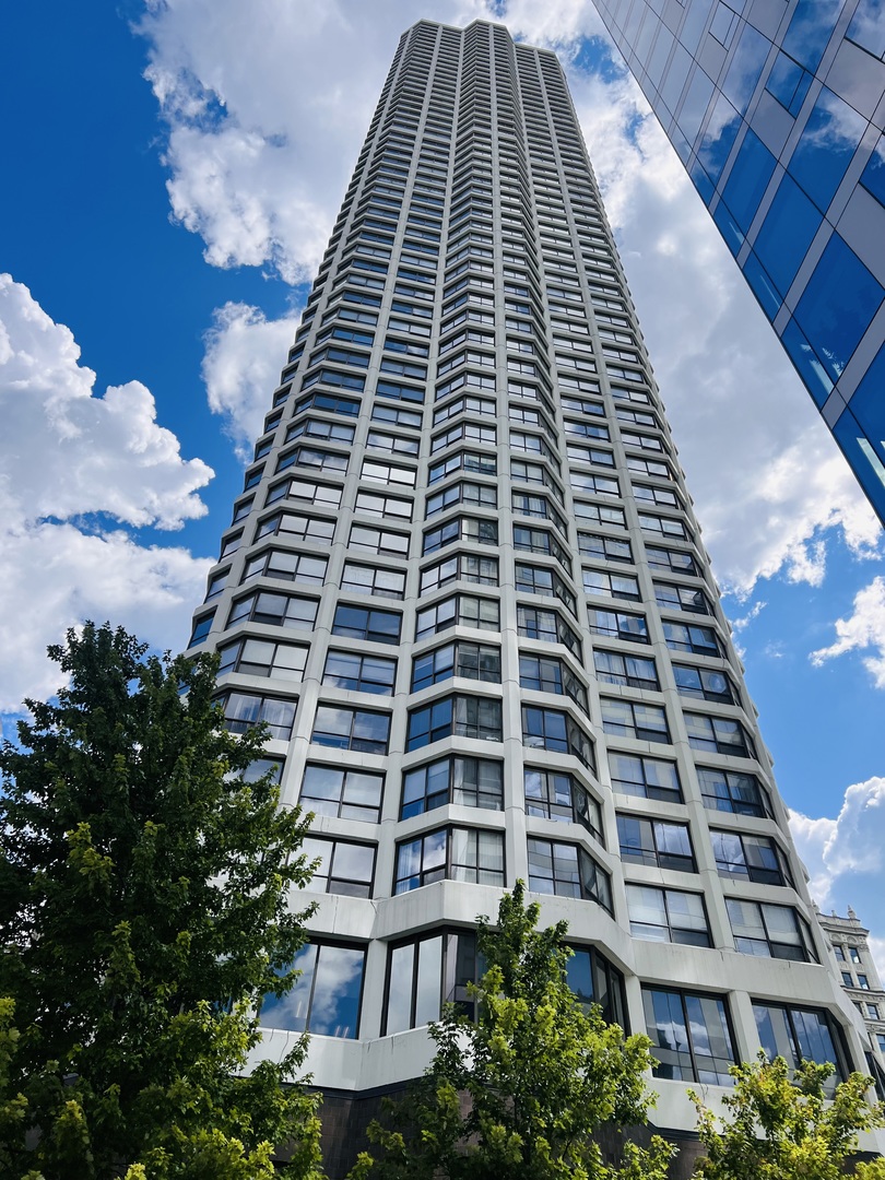 405 N Wabash Avenue 1613 Property Photo 1