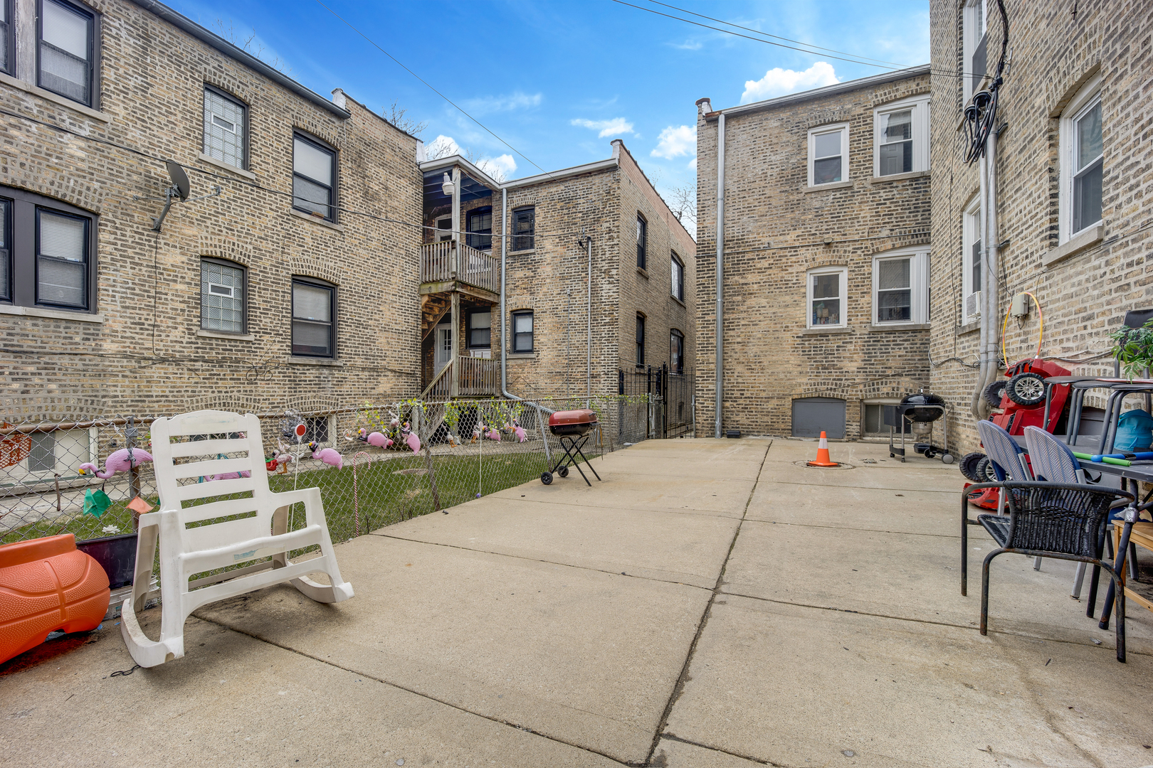 4406 W Altgeld Street 2 Property Photo 16