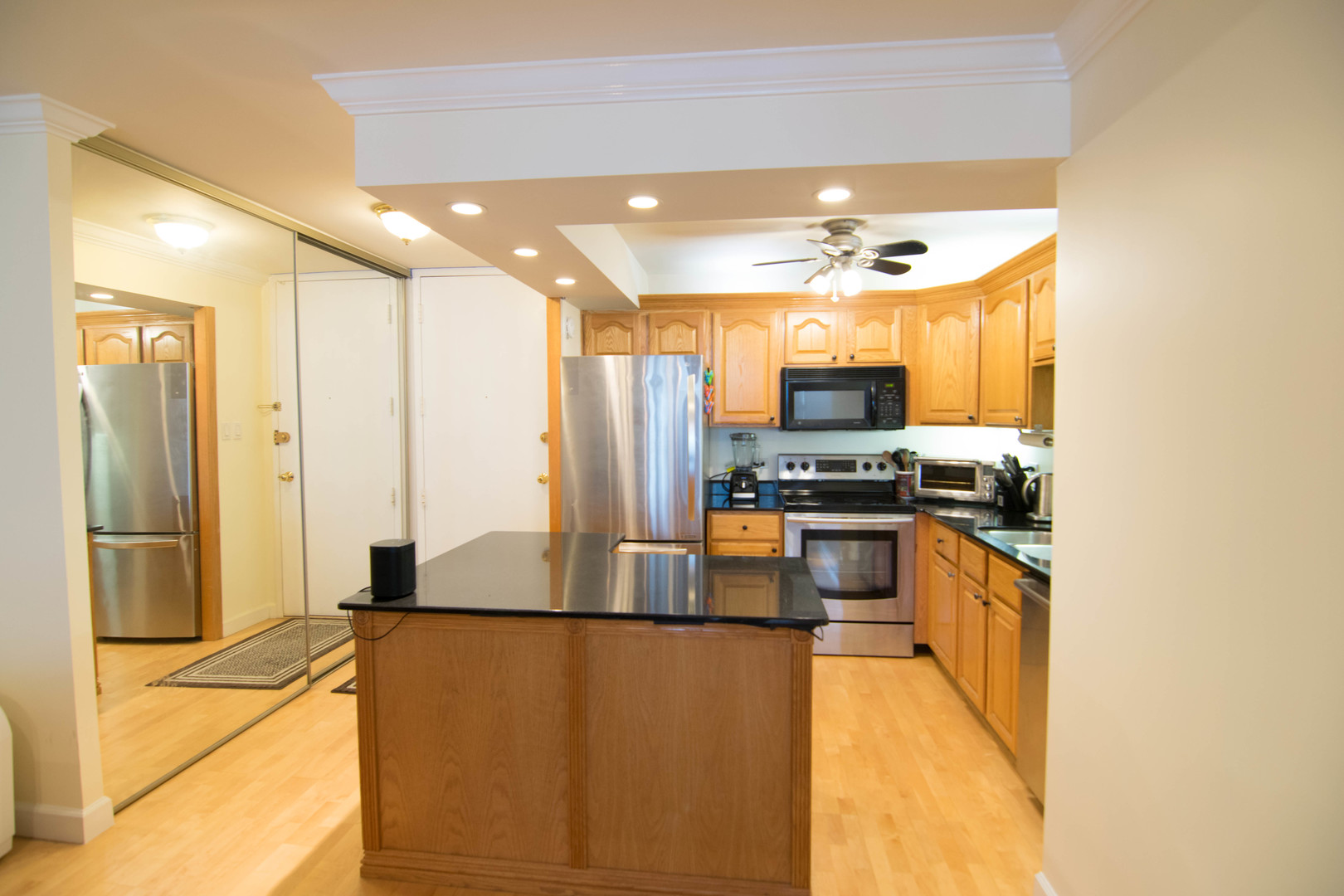 1340 N Dearborn Parkway 8b Property Photo 7