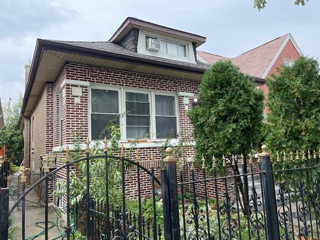 6146 S California Avenue Property Photo 3