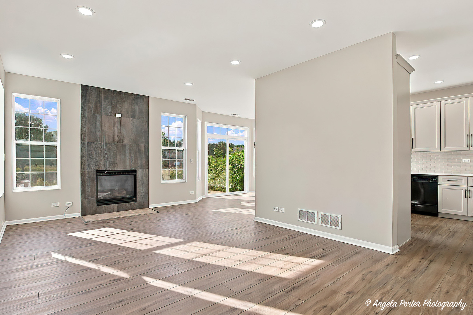 2301 Evergreen Circle Property Photo 5