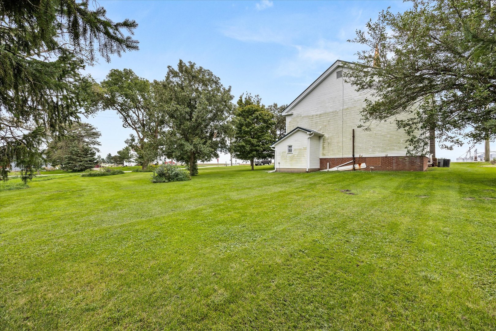 1851 E 950th Road Property Photo 29