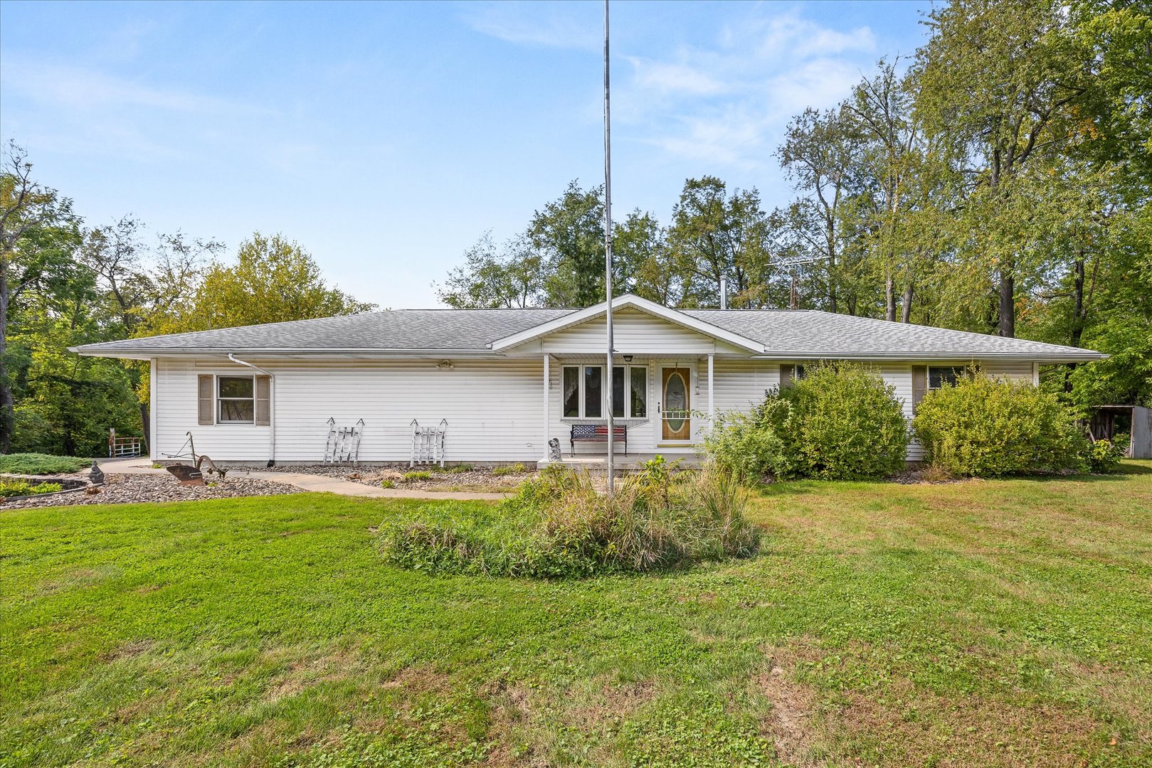 1608 S Hawthorne Road Property Photo 1