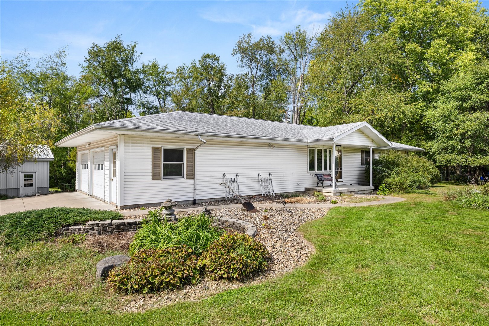 1608 S Hawthorne Road Property Photo 2