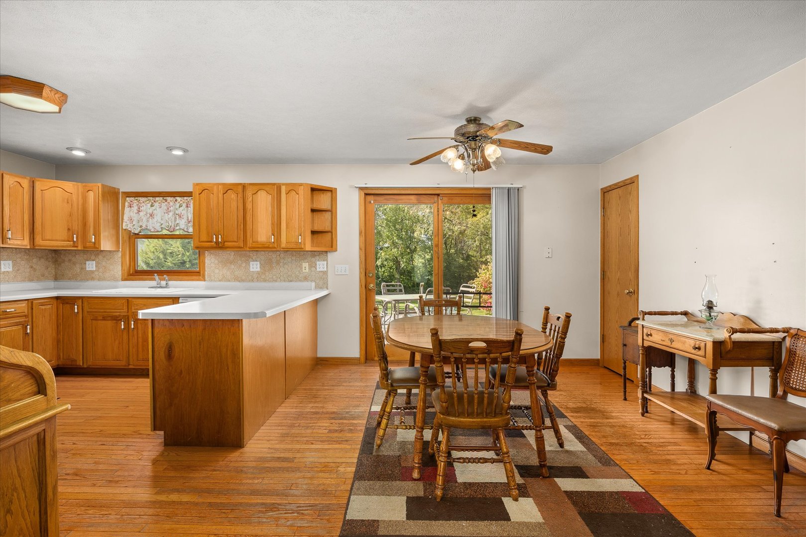 1608 S Hawthorne Road Property Photo 8