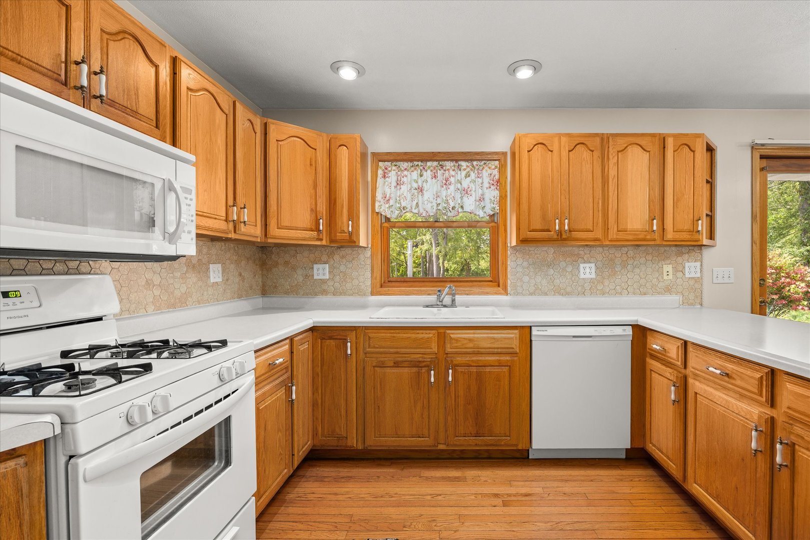 1608 S Hawthorne Road Property Photo 11