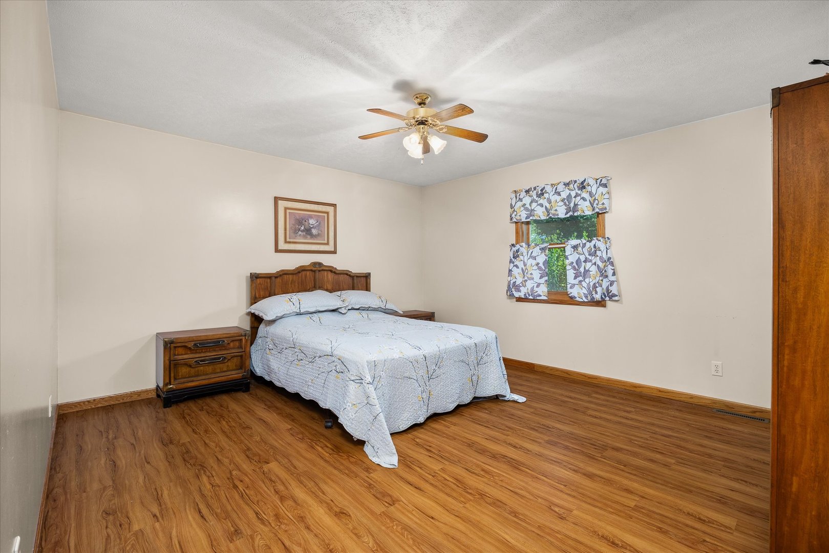 1608 S Hawthorne Road Property Photo 16