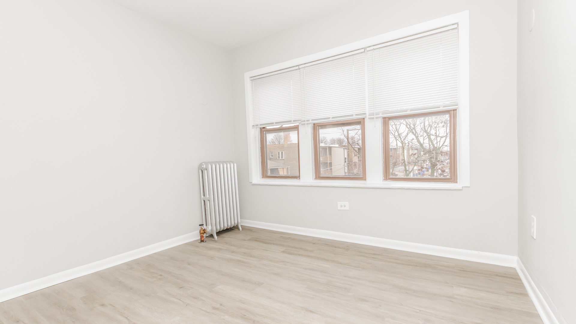 2722 W Rosemont Avenue 2 Property Photo 2